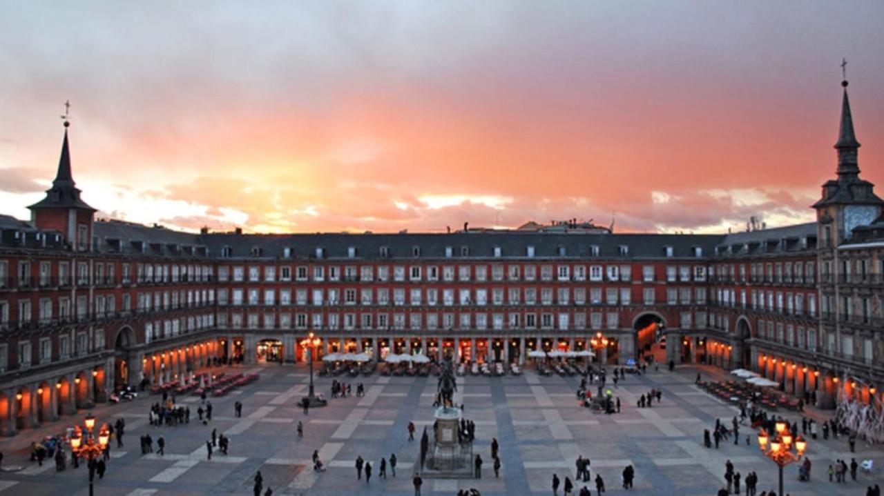 Apartamento Plaza Mayor Attic En Madrid Exterior foto